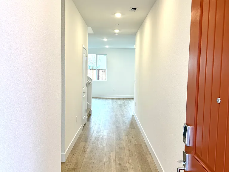 3323 Cascade Dr — Photo 2