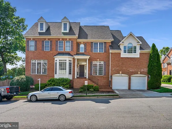 2196 Harithy Dr, Dunn Loring, VA 22027