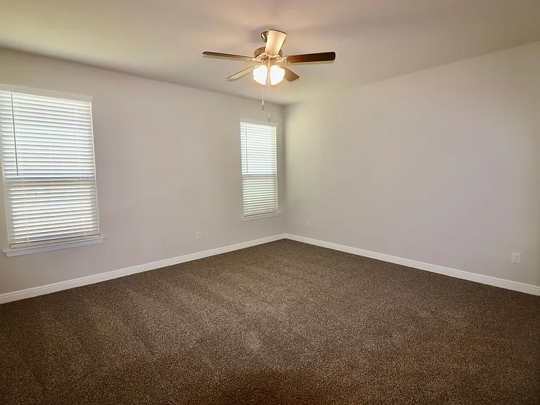 1120 Eastland Ln — Photo 9