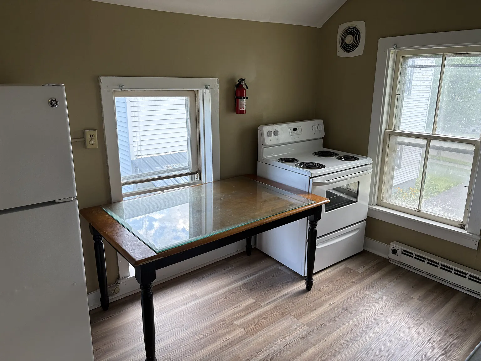2 bed, 800 sqft, $1,100 — Photo 1
