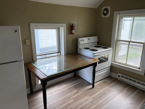 16 College St #4, Hamilton, NY 13346
