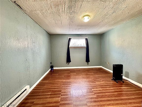 5th image of 2852 Shelly Rd