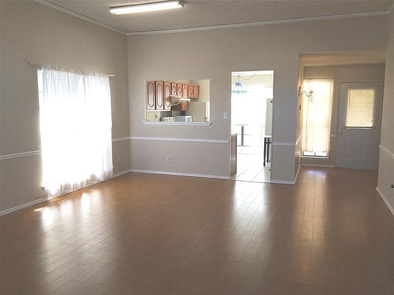 3rd image of 1105 Baxter Dr