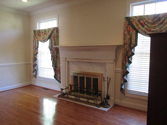 5th image of 205 Salisbury Cir