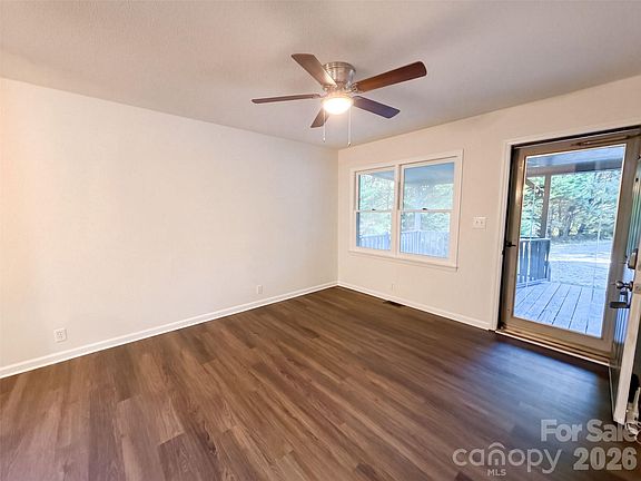 3rd image of 967 Church Rd