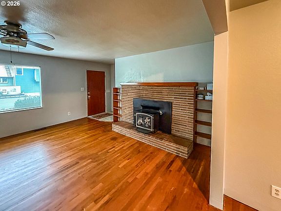 4th image of 1042 W Brown Ave