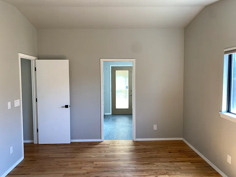 1617 Valley West Ave — Photo 16