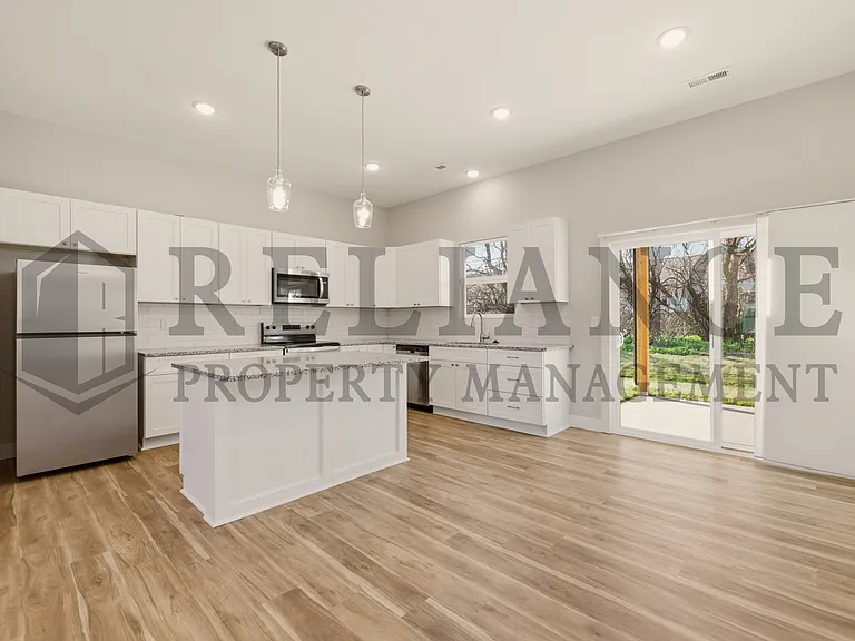 525 E Elmwood St — Photo 22