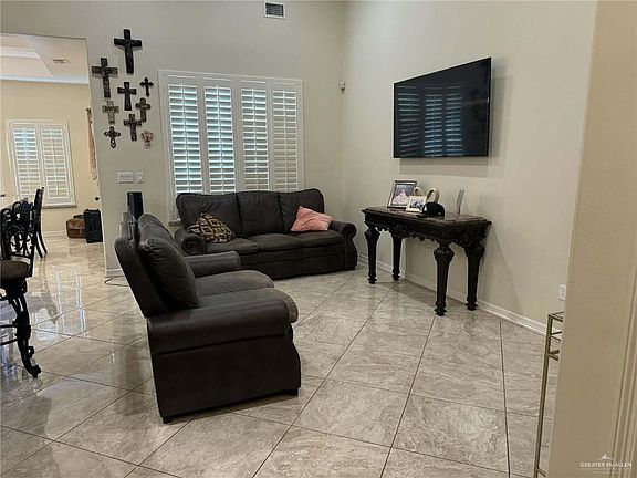 3rd image of 4014 Magdalena St