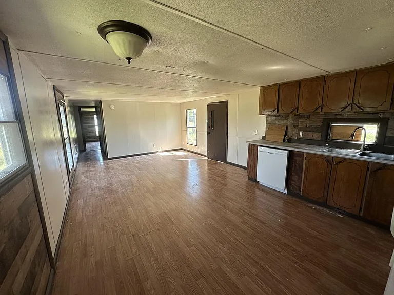 3620 Carver Rd — Photo 2