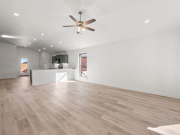 3rd image of 2414 Aberdeen Ave