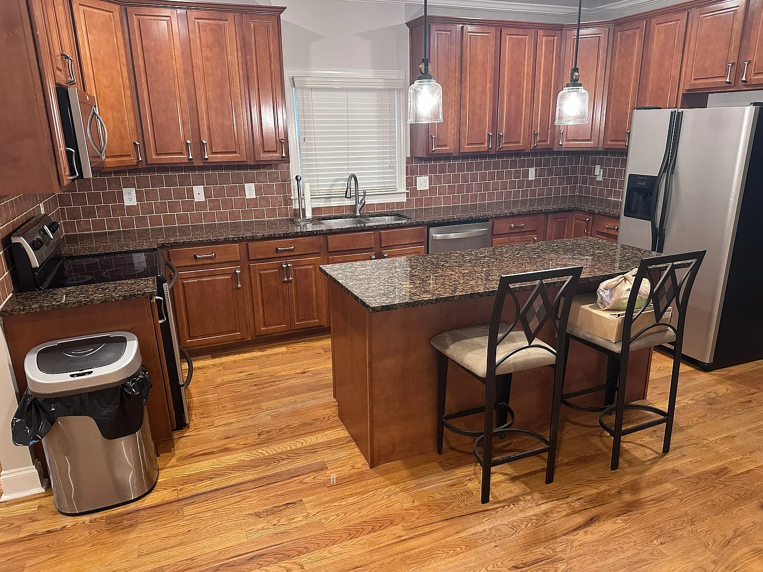 3 bed, 2.5 bath, 2200 sqft, $4,250 — Photo 4