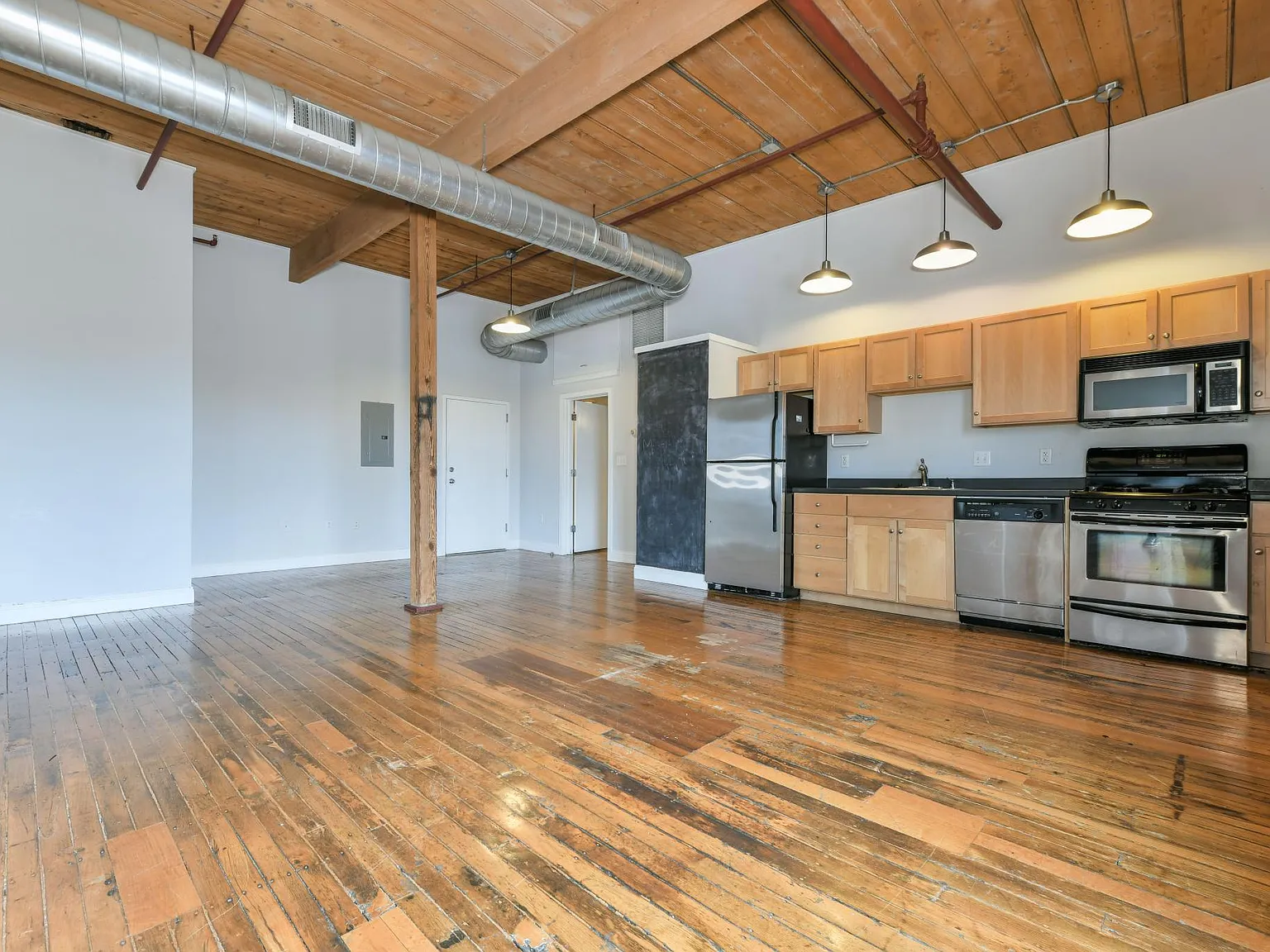3 bed, 1015 sqft, $4,000 — Photo 1
