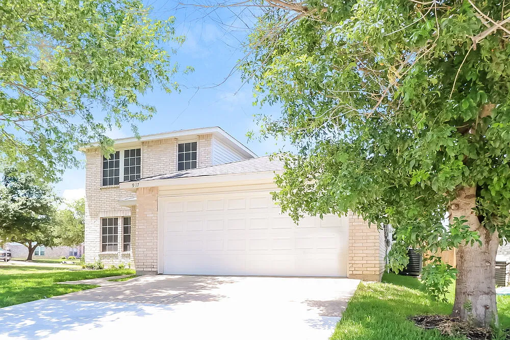 4 bed, 2.5 bath, 2816 sqft, $2,730 — Photo 1