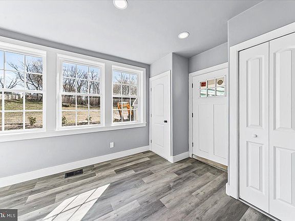 5th image of 248 W Summit Ave