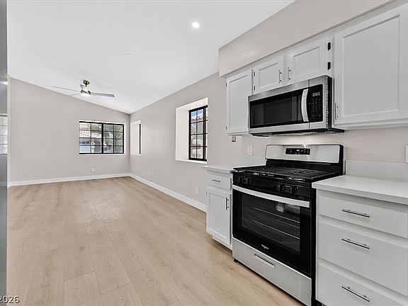 3rd image of 370 Lander Dr
