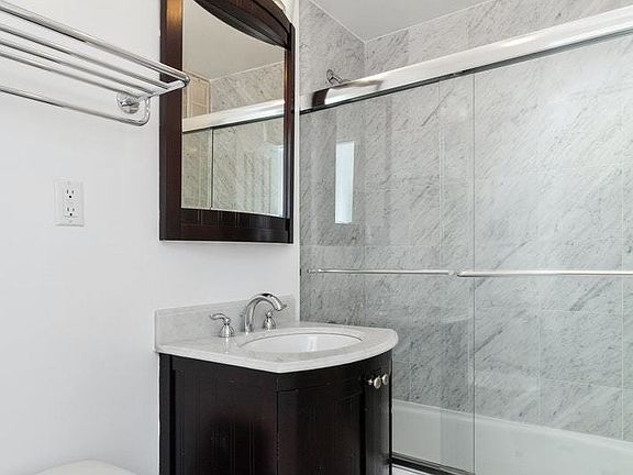 5th image of 430 E 77th St APT 2E