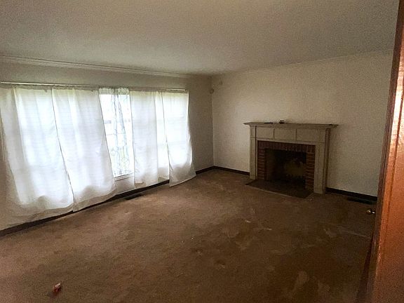 4th image of 819 Pine Creek Dr