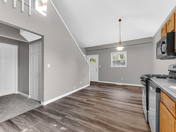 3rd image of 1702 Urban Ln