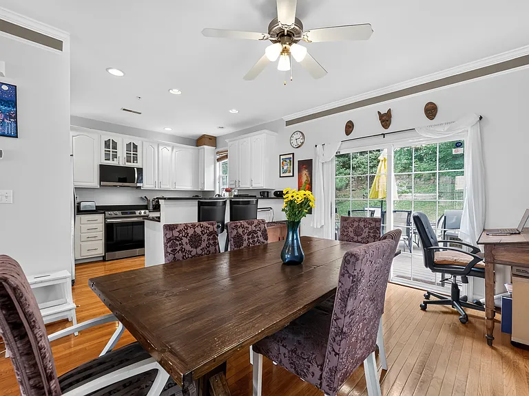 Dining room/kitchen/back patio