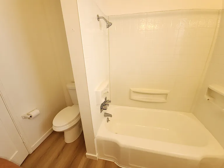 1030 Spazier Ave #1 — Photo 11