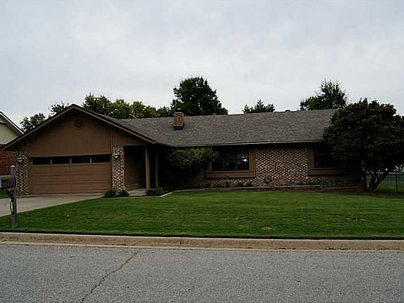 2nd image of 1212 Countrywood Cir