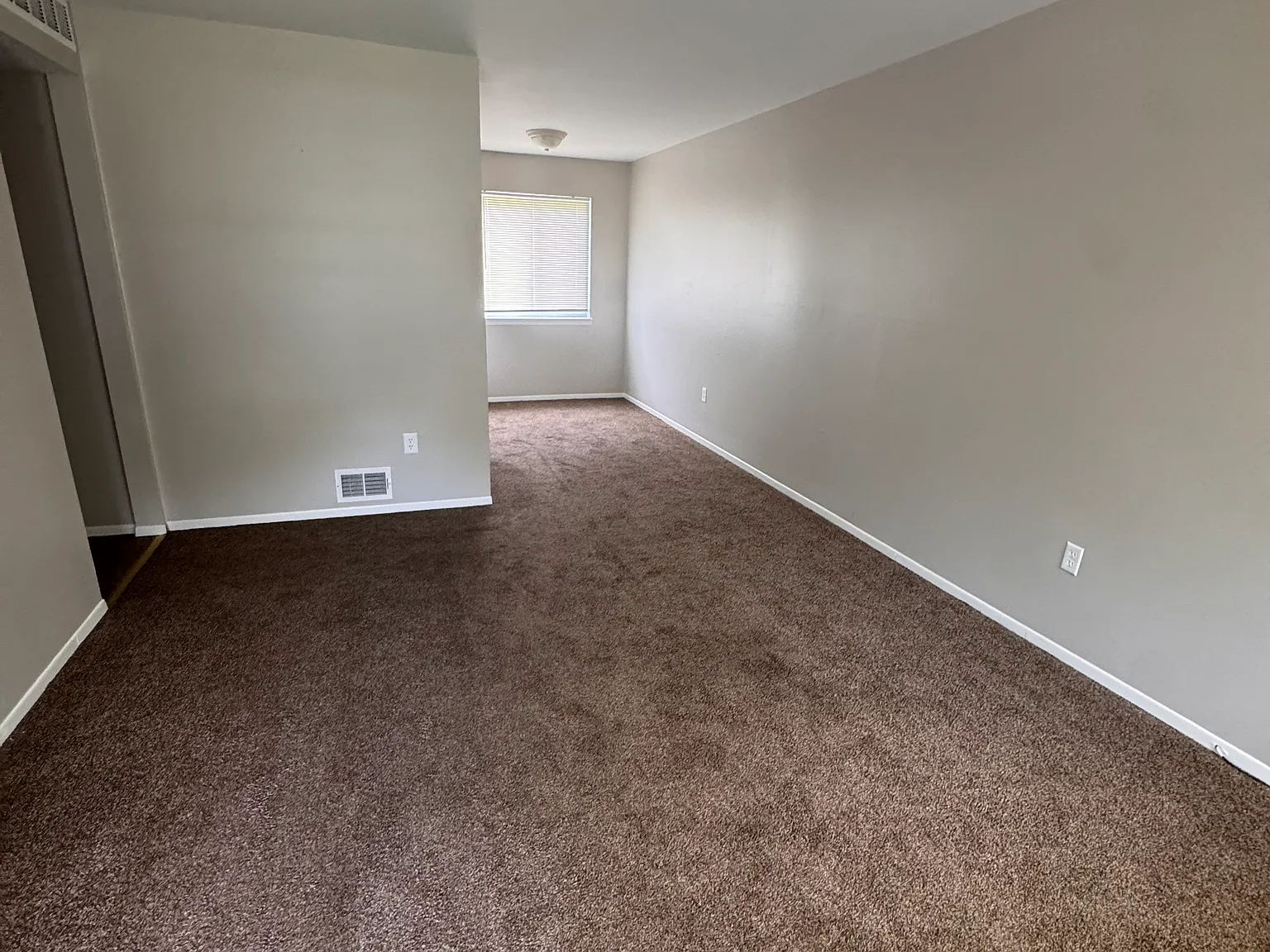 3 bed, 1034 sqft, $1,675 — Photo 2