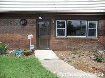 Front of house : Front door