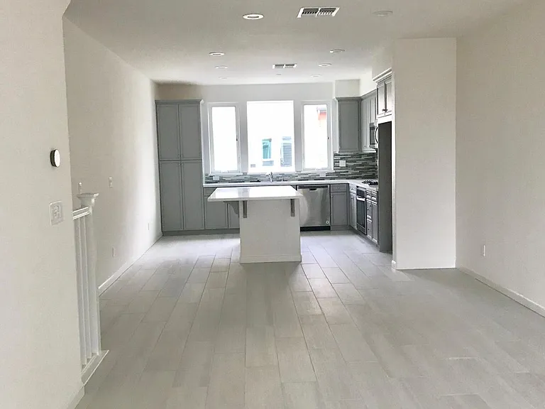 5678 El Dorado Ln — Photo 3