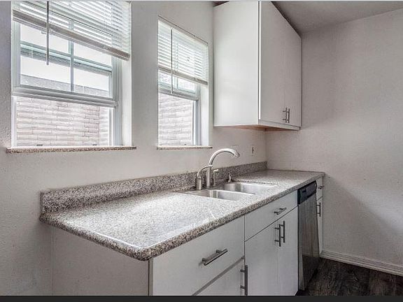 3rd image of 17126 Blackhawk Blvd