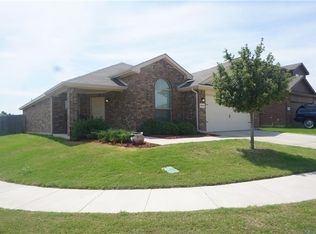 10229 Almondtree Dr, Fort Worth, TX 76140