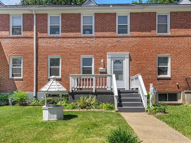 38 Briarwood Rd — Photo 1