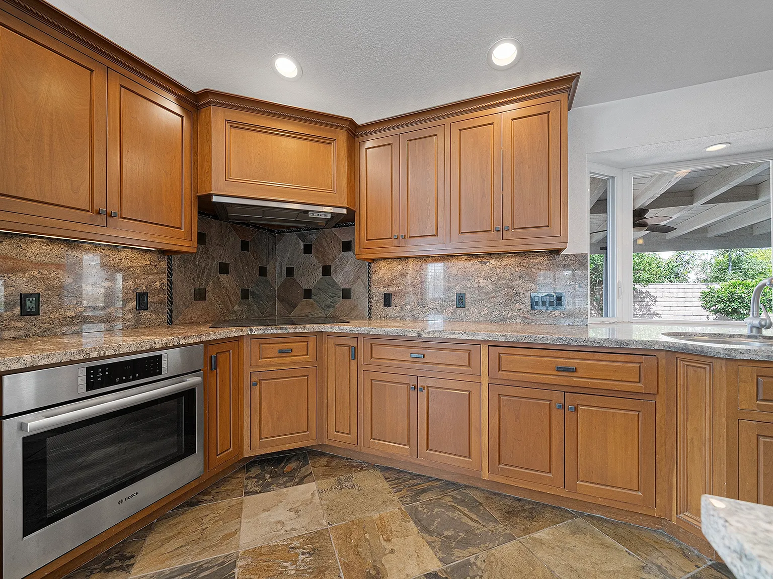 3 bed, 1667 sqft, $4,299 — Photo 4