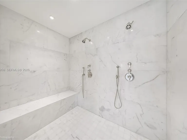 55 La Gorce Cir — Photo 30