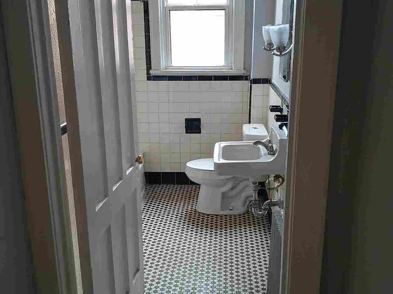 177 2nd St #1R — Photo 10
