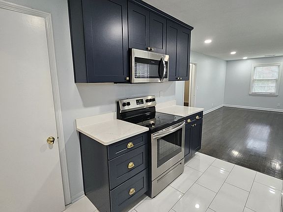 3rd image of 214 Ridgeway Dr
