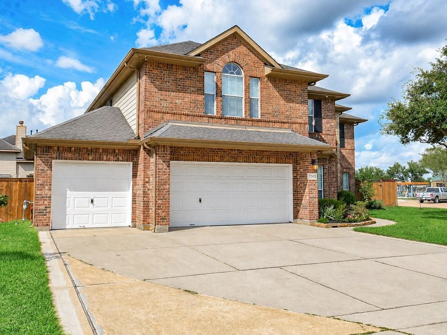5 bed, 3.5 bath, 3566 sqft, $3,250 — Photo 3