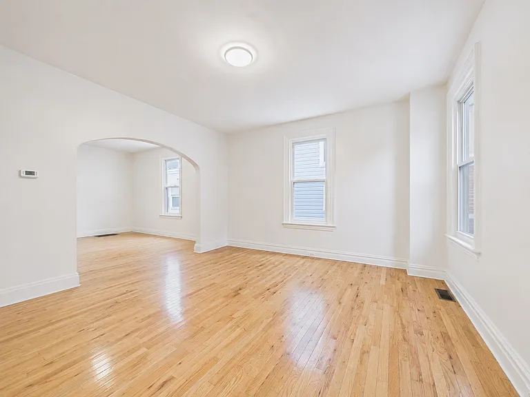 348 S 2nd St — Photo 5