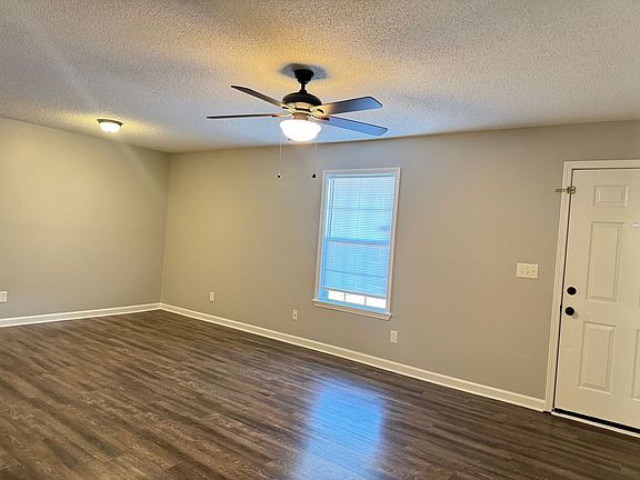 3rd image of 3895 Northeast Dr APT A