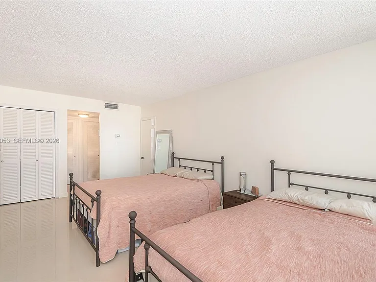 5750 Collins Ave #3J — Photo 10
