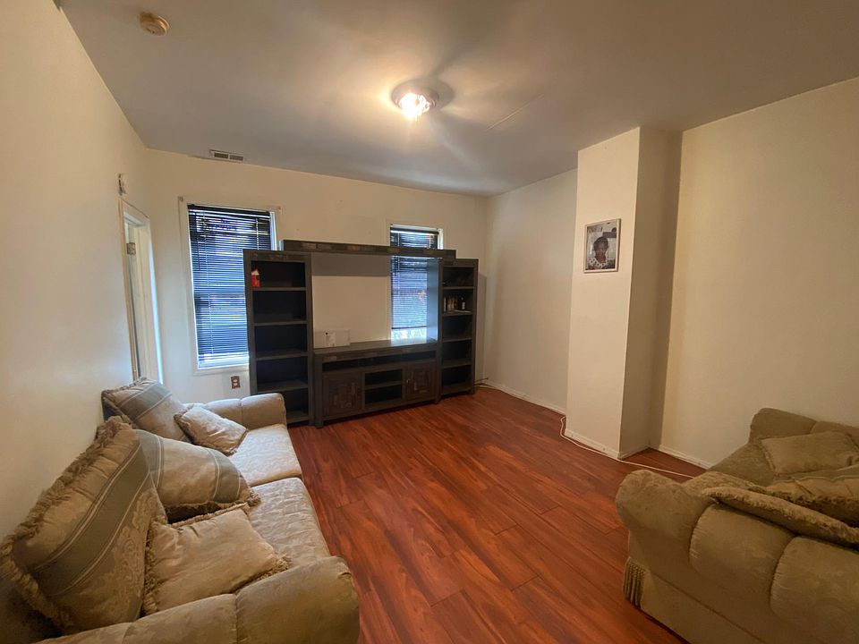 1st image of 525 20th St Floor 2