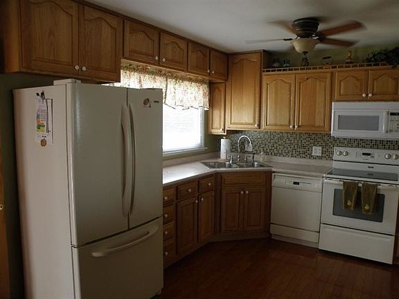 5th image of 7609 Grand Ave