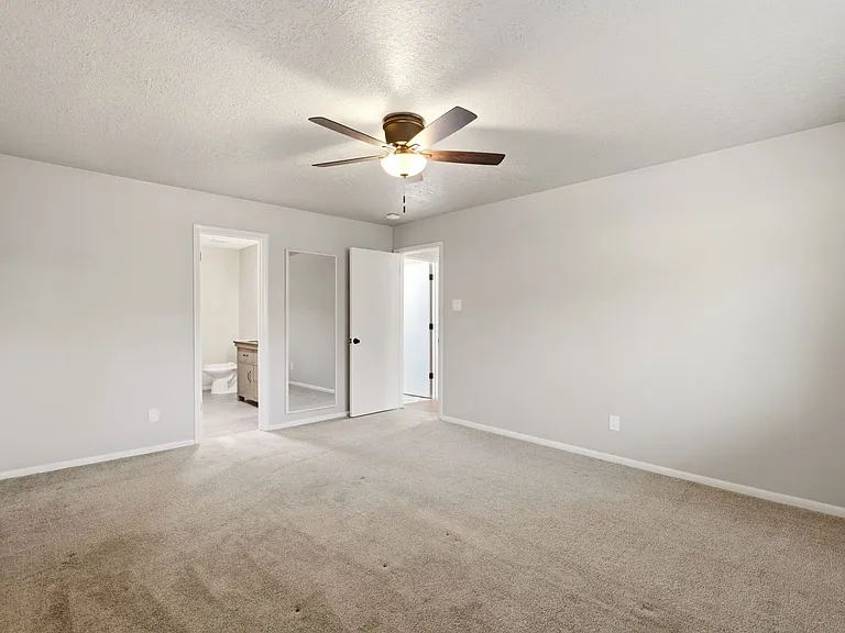9817 Mary Ellen Pl NE — Photo 32