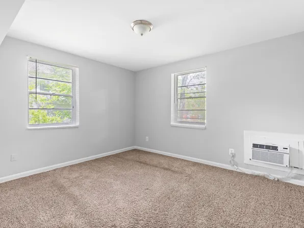 206 Trenton Pl SE #302, Washington, DC 20032