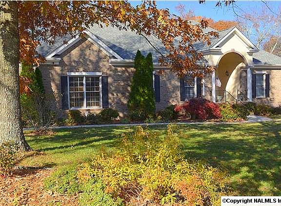3rd image of 106 Clear Springs Cir