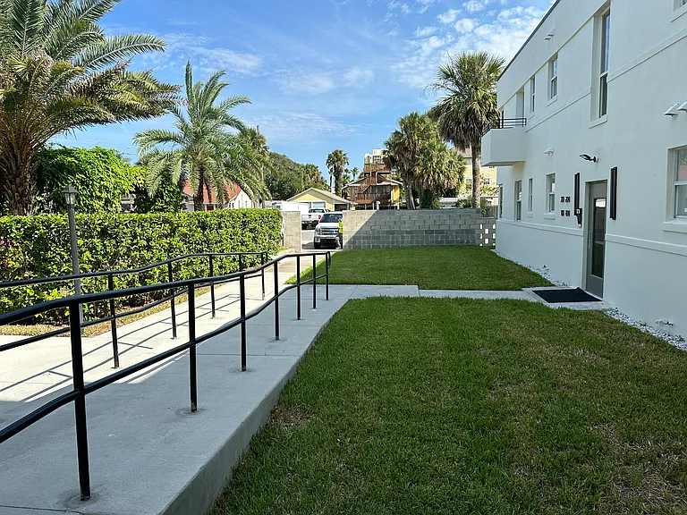 Ocean Reef Apartments — Photo 40