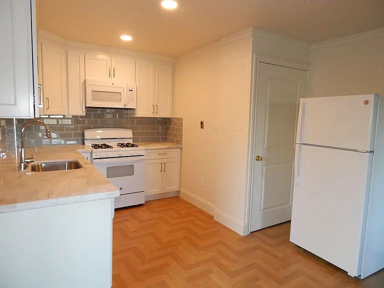 304 Edwards St — Photo 2