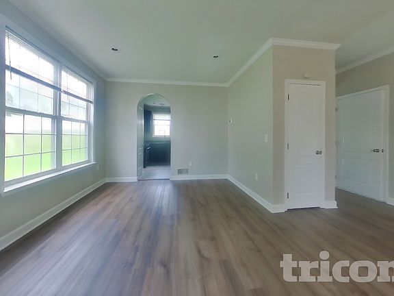 2nd image of 2439 Richmond Way