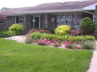 4872 Camelot Dr, Dubuque, IA 52002