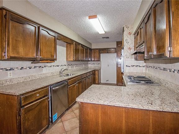 5th image of 6725 Wood Iron Dr
